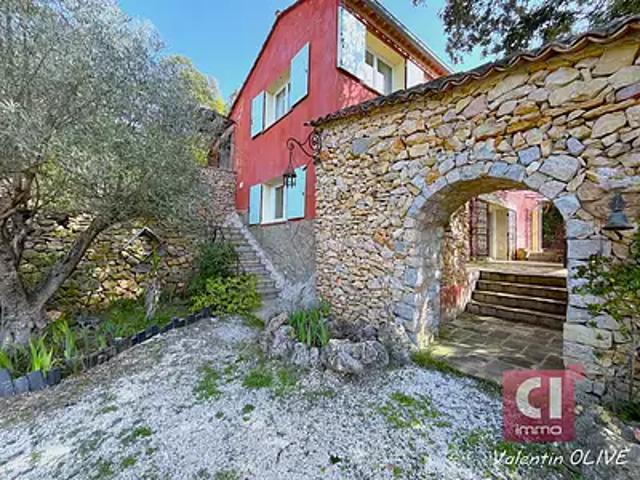 Cabasse 83340 Achat / Vente maison 5 pièces t5 au dernier étage piscine