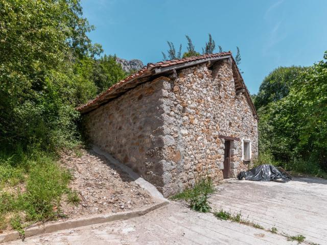 CABAÑA CON TERRENO TRESCARES
