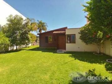 CABAÑA EN VENTA CON TERRENO AMPLIO EN TEQUISQUIAPAN