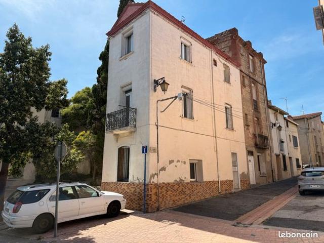 CABESTANY Immeuble deux appartements T3 duplex libre + studio loué