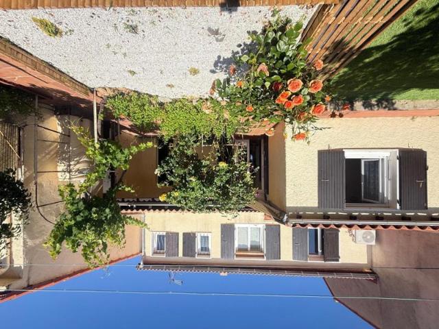 Cabestany, maison 2 faces avec jardin et place de stationnement