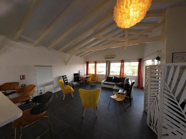 Cabinet Fort de France 70m?