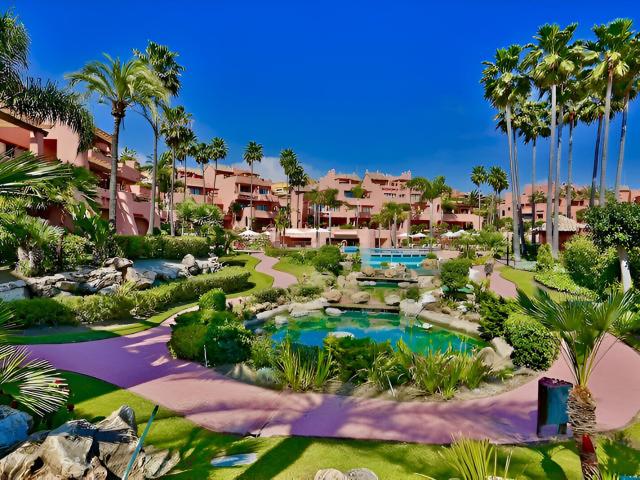 Cabo Bermejo es una exclusiva urbanización de 5 estrellas en. 107m² Estepona