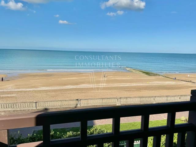 CABOURG SUR LA PROMENADE MARCEL PROUST