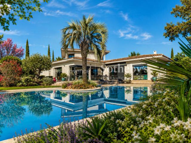 CABRIES VILLA CONTEMPORAINE 330M2 PISCINE GARAGE 4000M2 4 CHAMBRES