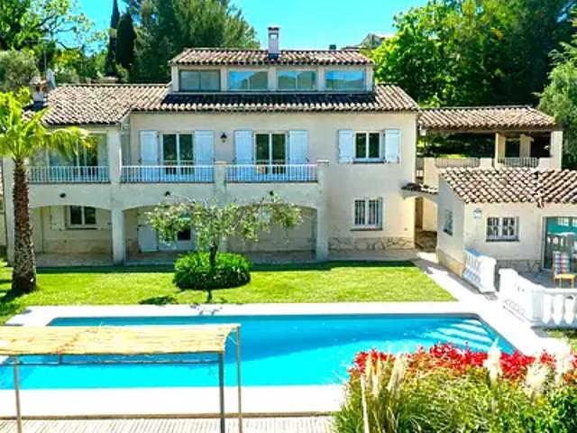 Cabris 06530 Achat / Vente maison 7 pièces t7 au dernier étage piscine