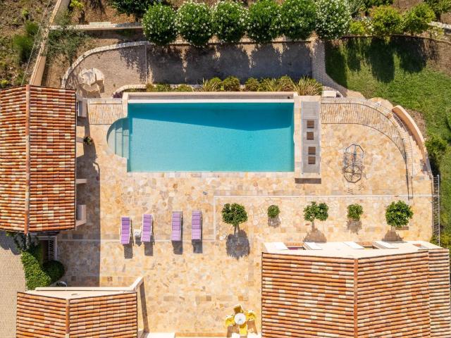 Cabris, dans un quartier calme et résidentiel. 250m² Cabris