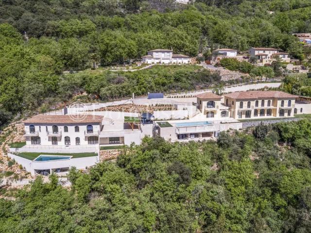 Cabris: Exceptionnelles villas avec vue mer panoramique 690m² Cabris