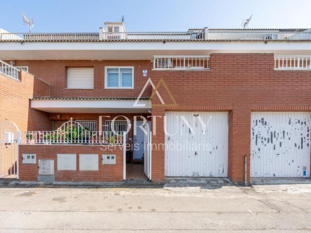 Casa adosada en venta, calle Motllats en Reus