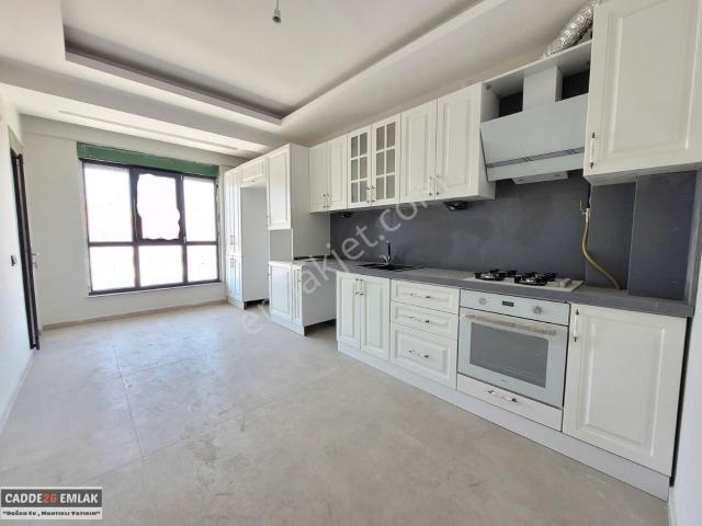 Cadde26 Dan Ertaş Caddesi Üzerinde Site İçerisinde Ara Kat 2+1