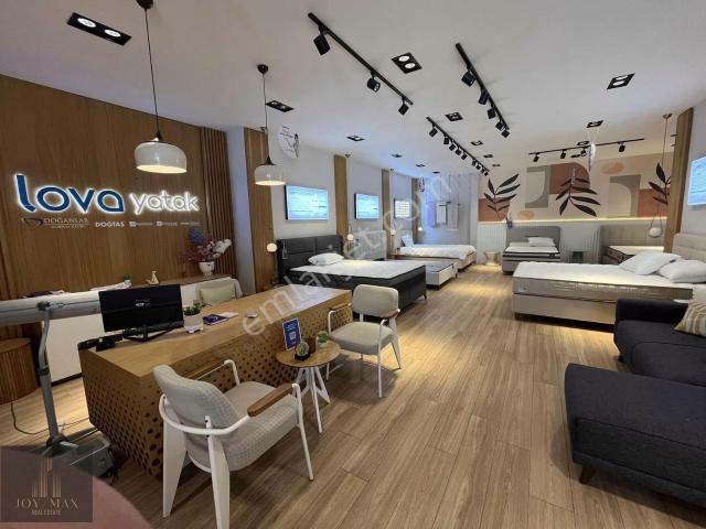 Cadde Üstü Devren Kiralık Mobilya Mağazası