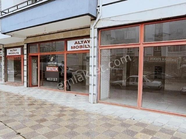 Cadde Üstü İşlek Noktada 300m2 Satılık Depolu Köşebaşı Dükkan