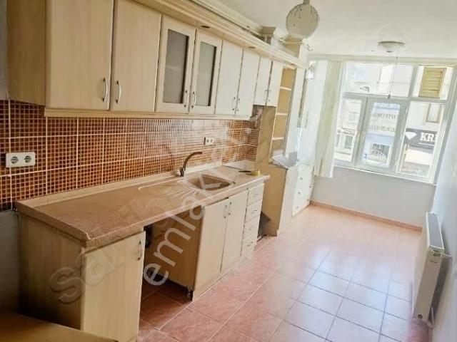 Cadde Üstü Kiralık Daire