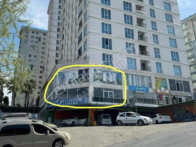 Cadde Üstü Satılık Dükkan videoludur
