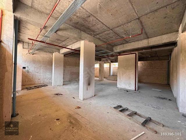 CADDE ÜSTÜ 280 M2 METRO KARŞISI KİRALIK DÜKKAN LİVA GOLD
