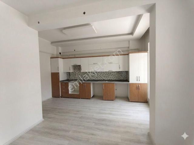 Cadde Üstü 3+1 Satılık Daire