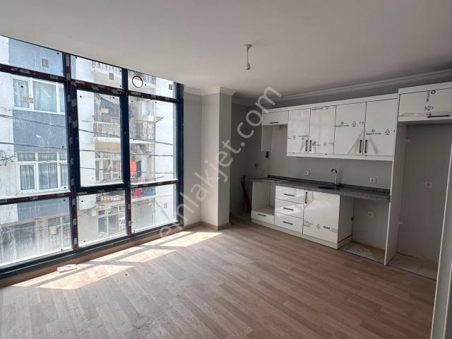 Cadde Üstünde Ofis Ve Ev Kullanımına Uygun 0 1+1