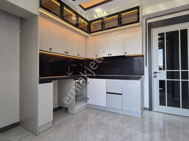 Cadde Üzeri 2+1 Kapalı Mutfak Lüks Yatay Mimari Satılık Daire