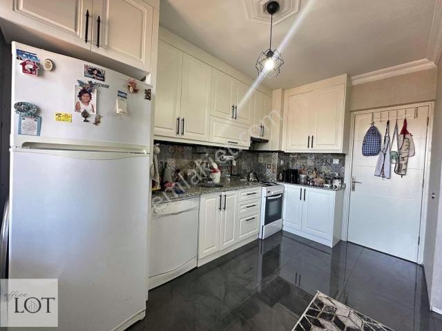 Cadde Üzeri 3+1 140 M2 Asansörlü Satılık Daire