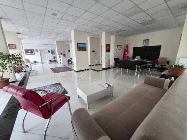 Cadde Üzeri 350 M2 Yüksek Kira Garantisi İle Satılık Dükkan