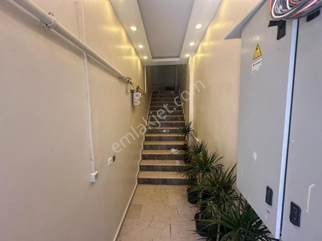 Cadde Üzeri 3.kat Eşyalı lüks 1+0 Daire