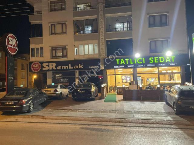 Cadde Üzeri Köşe Başı Satılık Dükkan