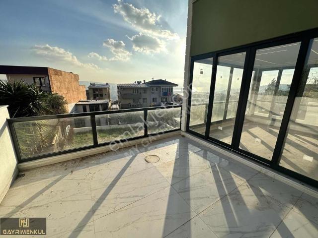 Cadde Üzeri Manzaralı Bahçeli Satılık Masrafsız Daire