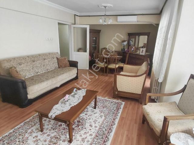Cadde Üzeri Merkezde Kiralık Eşyalı 2+1 Daire Vira Gayrimenkul