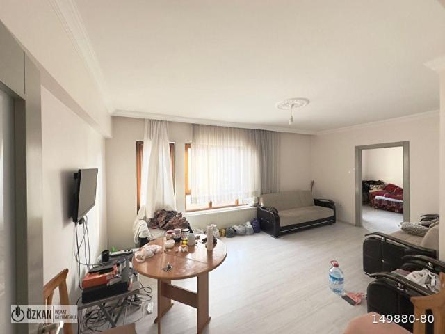 CADDE ÜZERİNDE KATTA FULL YAPILI MASRAFSIZ 2+1 BAKIMLI SATILIK DAİRE