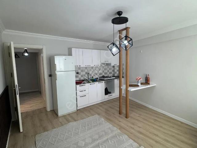 Cadde Üzeri Satılık Lüks 1+1 Daire