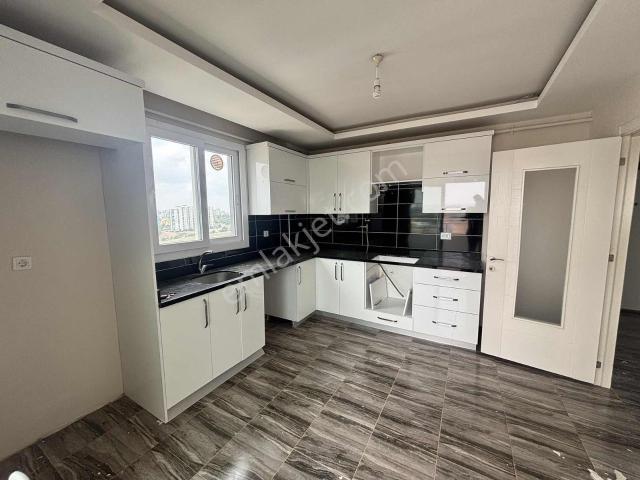 Cadde Üzeri Site İçerisinde Yüksek Kredili 3+1 K.mutfak D.gazlı