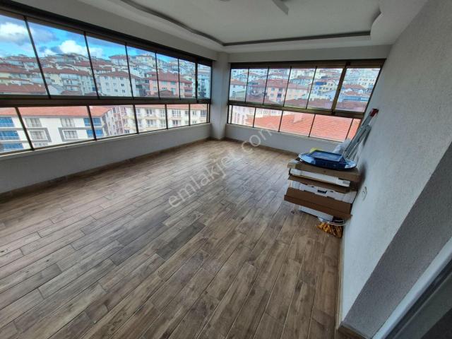 Cadde Üzerinde 150 M2 Ebeveyn Banyolu Ve Giyinme Odalı Daire