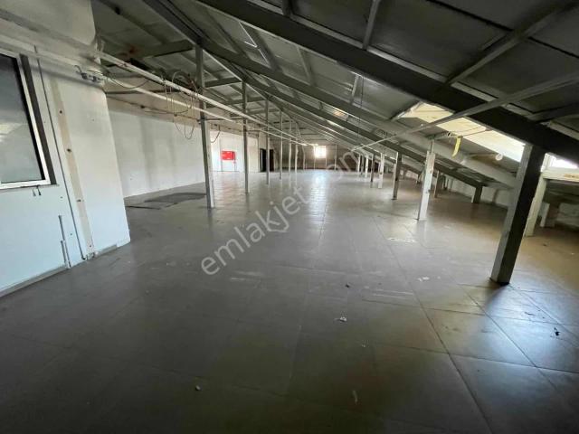 Cadde Üzerinde Yük Asansörlü 400 M2 Çatı Katı