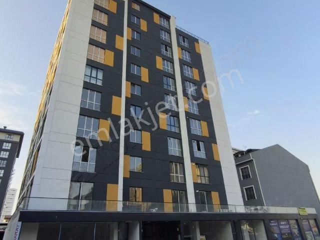 Cadde Üzerinde Kiralık 1+1 Daire Teraslı Kapalı Otoparklı