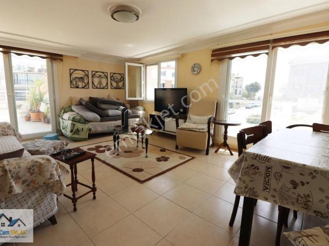 Cadde Üzerinde Köşebaşı Önü Park Satılık 3+1 Ayrı Mutfak Daire