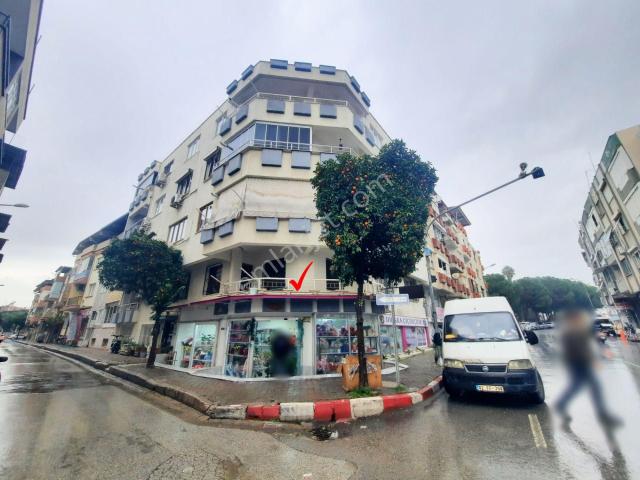 Cadde Üzerinde, Köşebaşı, Ofise Uygun.