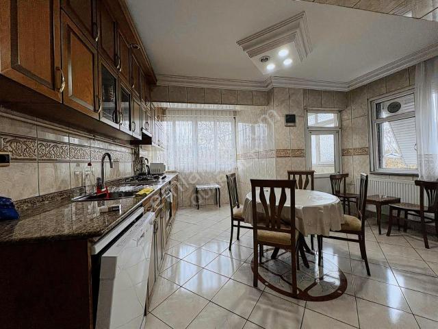Cadde Üzerinde Önü Açık Kiralık Daire