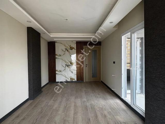 cadde Üzeri*k.mutfak*d.gazlı*g.oturum*sıfır 2+1 Daire