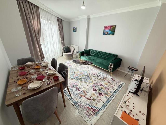 Cadde Arkası Yeni Bina Full Eşyalı 1.kat Ayrı Mutfak+35bin Kirac