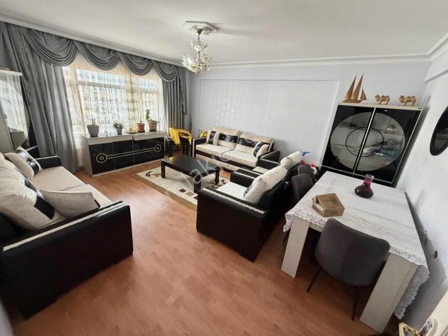 Cadde Dibi 5. Kat Konumunda Ankara Manzaralı Geniş Mt2 3+1 !