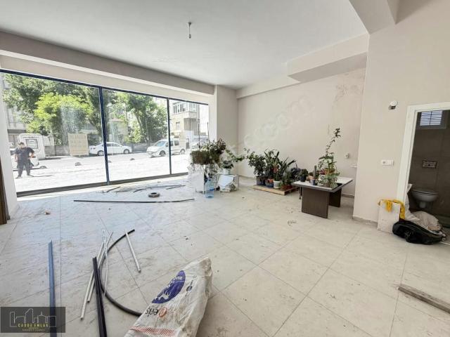 Cadde Emlak Sefaköy 100 M2 Merkezi Konumda Kiralık Dükkan