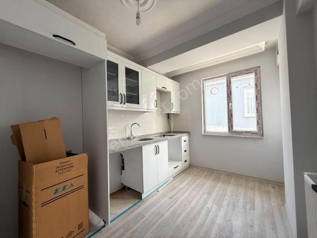 Cadde Gayrimenkulden Kapaklı Vatan Mahallesinde 2+1 Daire