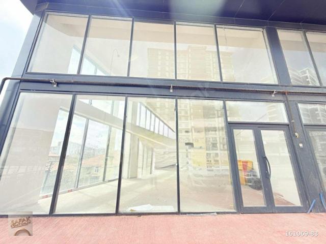 CADDE KENARI CEPHESİ GENİŞ KURUMSALA UYGUN 400 M2 DÜKKAN