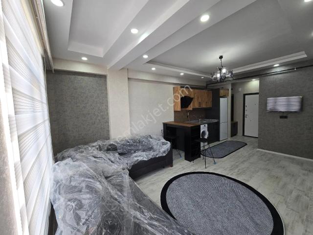 Cadde Seyran'dan Sıfır Eşyalı Kiralık Full 1+1 Merkezi Konumda