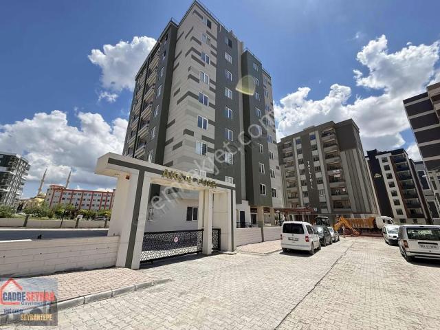 Cadde Seyrandan Satlık Site İçerisinde 2+1 Ara Kat