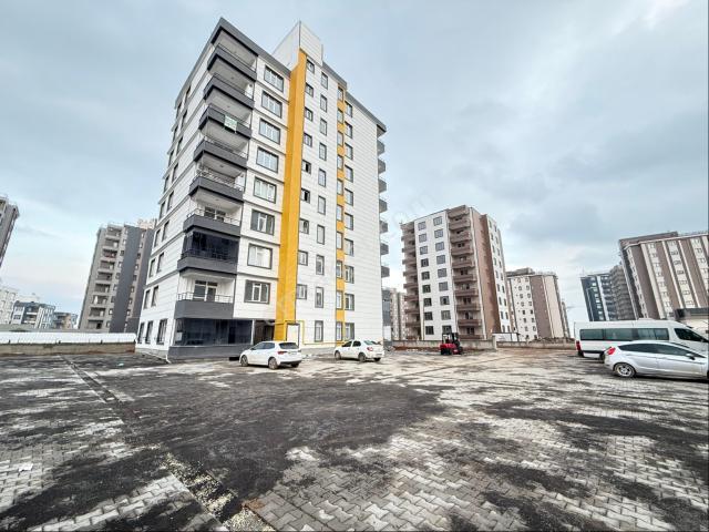 Cadde Seyrandan Satlık 3+1 Ara Kat