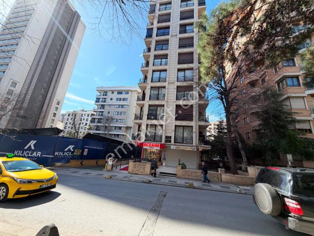 Caddebostan 2014 Yapımı İskanlı 3 Banyolu Boş 280m2 Satılık 6+2