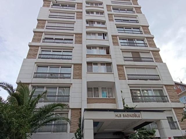 CADDEBOSTAN DENİZ MANZARALI EBEVEYN BANYOLU 3+1 SATILIK DAİRE