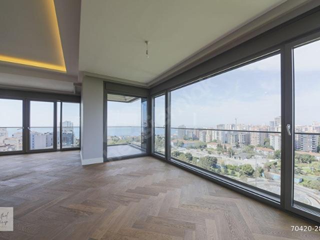 CADDEBOSTAN DENİZ VE PARK MANZARALI KATTA TEK SATILIK NET 210 M2