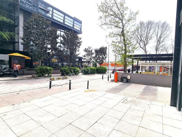 Caddebostan İskele Sk Üzeri Migros Tarafı 40 M2 Ön Kullanımlı